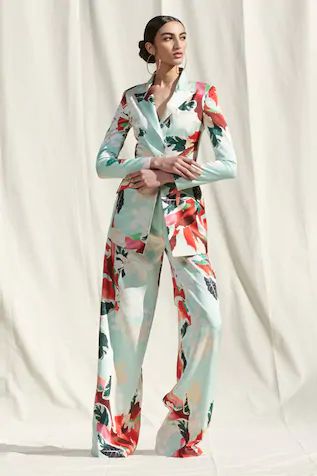 Floral Print Blazer & Pant Set Womens Floral Suit, Mandira Wirk, Women In Tie, Hipster Pants, Floral Print Blazer, Indian Prints, Green Blazer, Floral Blazer, Satin Color