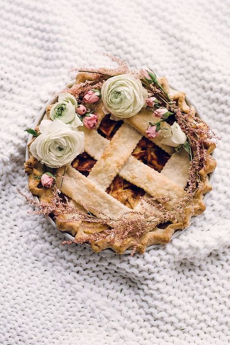 Thanksgiving Pie Recipes, Wedding Pie, Mini Torte, Classic Apple Pie, Thanksgiving Pies, Birthday Desserts, Apple Pie Recipes, Pies And Tarts, Wedding Desserts