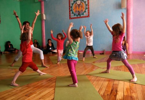 Giving Kids the Gift of Yoga—Top 10 Benefits of Yoga for Children Yoga For Children, Kids Yoga Classes, Family Yoga, Childrens Yoga, Benefits Of Yoga, Teaching Yoga, Yoga Top, Yoga Health, Yoga Sequences