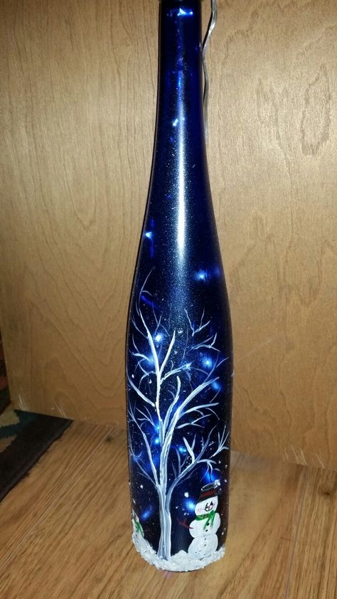 Xmas Vase, Holiday Wine Bottle Crafts, Wine Bottle Crafts Christmas, Holiday Wine Bottles, Blue Wine Bottles, Wine Bottle Ideas, Bottle Diy Crafts, Hand Painted Wine Bottles, Empty Wine Bottles