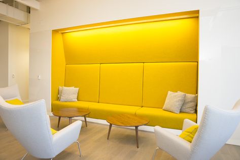 Open Office Design, Yellow Office, Banquette Seating In Kitchen, Living Pool, Bedroom Seating Area, Lobby Seating, Corner Seating, Storage Bench Seating, Cafe Seating