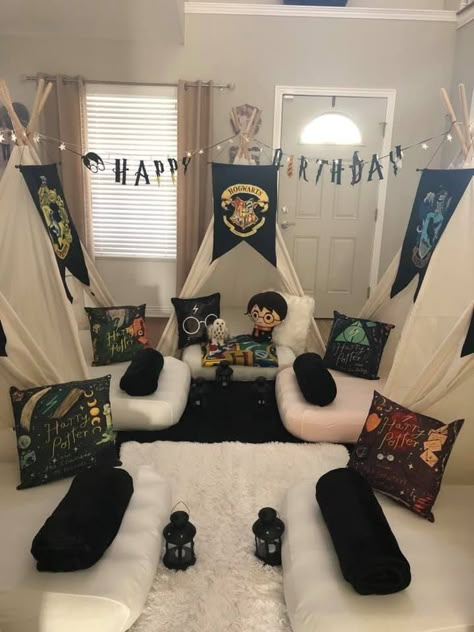 Party Themes - Slumber Fun Parties: Sleepover Teepee & Tent Party Rentals Teepee Tent Party, Tent Slumber Party, Harry Potter Sleepover, Party Harry Potter, Harry Potter Bedroom Decor, Harry Potter Theme Birthday, Cumpleaños Harry Potter, Stile Harry Potter, Tent Party