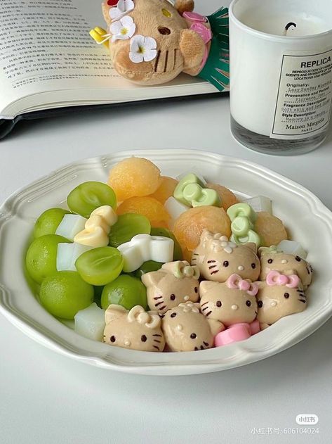 Aesthetic Pudding, Food Hello Kitty, Cute Breakfast Ideas, Picnic Date Food, Sweet Soup, Kawaii Cooking, Themed Desserts, Hello Kitty Sanrio, Cute Baking