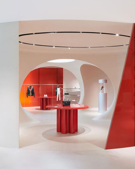 Italy Interior Design, Lucite Furniture, Clay Plaster, New Ferrari, Retail Concepts, Natural Clay, Retail Experience, Retail Interior, Aluminium Doors