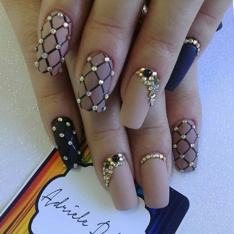 Simple And Cute Nails, Nails Ideas For Summer, Cute Nails Ideas, Short Coffin Nails Designs, Classy Nail Art Ideas, Stone Nail Art, New Nail Art Design, Broken Nails, Nail Art Designs Summer