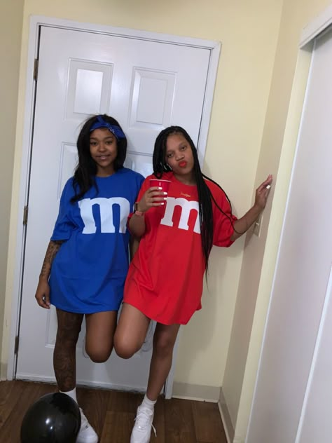 Two People Halloween Costumes, 2 Person Halloween Costumes, M&m Costume, Two Person Halloween Costumes, Friend Costumes, Cute Group Halloween Costumes, Classy Halloween Costumes, Matching Halloween Costumes, Bff Halloween Costumes