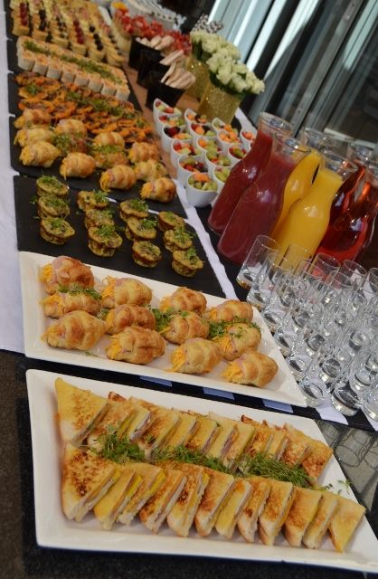 Decorações Com Comidas, Party Food Buffet, Party Food Platters, Birthday Brunch, Food Displays, Catering Food, Snacks Für Party, Buffet Food, Food Display