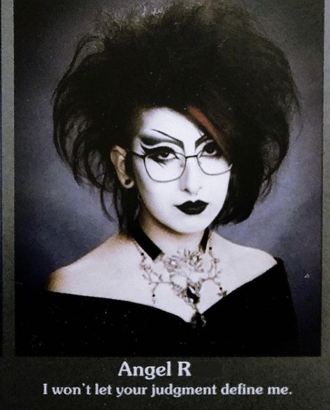 Traditional Goth Aesthetic, Goth Makeup Traditional, Tradgoth Hair, Tradgoth Makeup 80s, Trad Goth Makeup Ideas, Tradgoth Aesthetic, 80s Goth Hair, 80s Punk Makeup, Trad Goth Hair