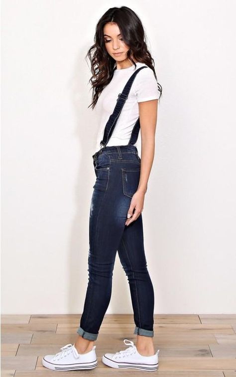 Jeans with suspenders Suspenders For Women Casual, Women Suspender Outfits, Outfits With Suspenders, Jeans With Suspenders, Suspender Jeans, Suspenders For Women, Work Wear Women, Sporty Outfits, Weekend Wear