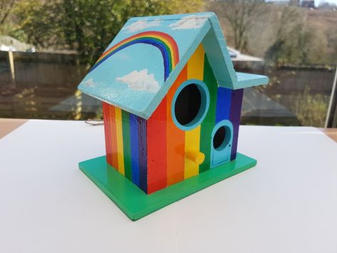 Bird Houses Painted Colorful, Fun Bird Houses, Hand Painted Birdhouses Easy, Paint Birdhouse Ideas, Rainbow Birdhouse, Birdhouse Designs Paint, Painted Bird Houses Ideas Simple, Bird House Painting Ideas Simple, Bird Houses Diy Painted