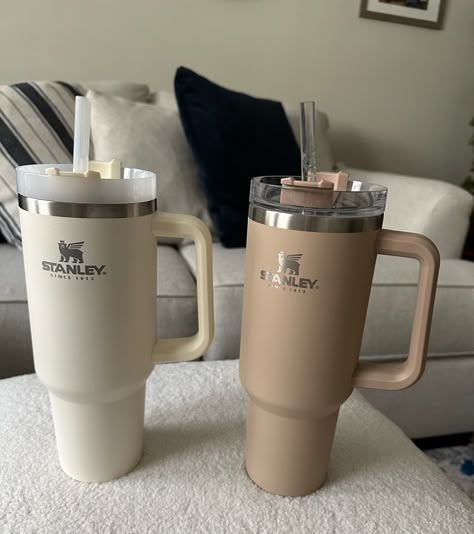 Trendy Water Bottles, Coffee Smoothie, Cute Water Bottles, Stanley Quencher, Cute Cups, Tea Or Coffee, Insulated Cups, Reusable Straw, Stanley Cup