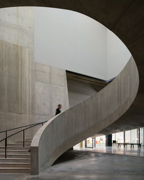 Tate Modern Switch House by Herzog & de Meuron opens Tate Modern London, Concrete Staircase, Interior Staircase, Concrete Walls, Concrete Stairs, Stairs Architecture, London Architecture, Interior Stairs, Baroque Architecture