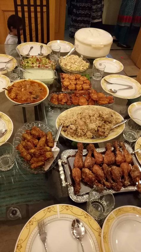 Eid Lunch Ideas, Dawat Snaps, Dinner Fake Snap, Iftar Snap, Eid Dinner, Biryani Food, Home Made Food, Iftar Party, Eating Food Funny