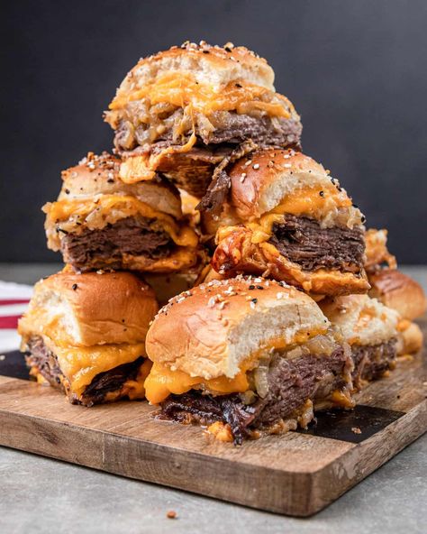 These roast beef and cheddar sliders are the perfect appetizers. Piles of roasted beef, melted cheddar, and caramelized onions. Roast Beef And Cheddar Sliders, Beef And Cheddar Sliders, Recipes For Ground Beef, Beef And Cheddar, Roast Beef And Cheddar, Sliders Recipes Beef, Tender Roast Beef, Rolled Roast, Roast Beef Sliders