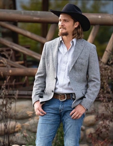 Kayce Dutton Yellowstone, Beth Dutton Rip Wheeler, Kayce Dutton, Yellowstone Beth Dutton, Yellowstone Beth, Grey Wool Blazer, Rip Wheeler, Yellowstone Series, Luke Grimes