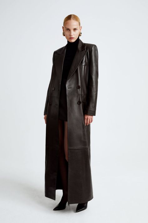 Floor Length Leather Coat, Leather Trench Coat Outfit, Floor Length Coat, Nour Hammour, Leather Coat Outfit, Parisian Winter, Long Leather Jacket, Fashion Thoughts, Black Trench Coat