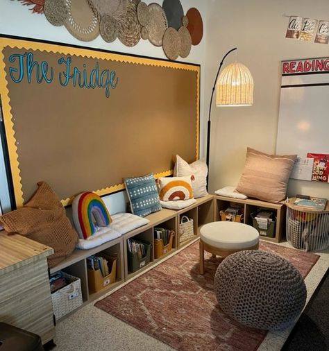 Preschool Classroom Set Up Layout Decorating Ideas, Gen Z Classroom Decor, Upper Elementary Classroom Decor Themes, Functional Classroom Set Up, Trailer Classroom Setup, Homey Classroom Ideas, Zen Den Classroom, Minimalist Classroom Decor Elementary, Cozy Classroom Ideas Middle School