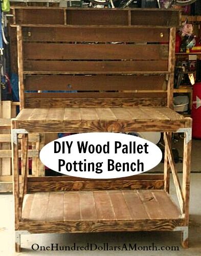 Holy cow do we have some super crafty readers here at One Hundred Dollars a Month or what? This Recycled Wood Pallet Potting Bench is awesome! Chef Selena from Tacoma, Washington had this to say about her creation: Hey Mavis! I built my wood pallet potting bench out of reclaimed pallets from a local hardware store […] Potting Benches Diy, Potting Bench Ideas, Pallet Potting Bench, Diy Potting Bench, Potting Station, Diy Bank, Diy Wood Pallet, Diy Wood Bench, Potting Tables