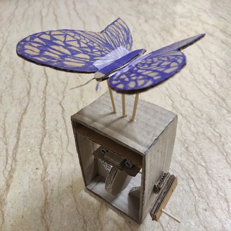 Diy Mechanical Toys, Kinetic Art Sculpture, Kinetic Toys, Mechanical Clock, Mechanical Art, Diy Butterfly, Kids Art Class, Kinetic Art, Kinetic Sculpture