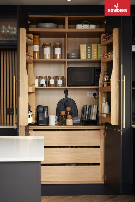 Contempory Kitchen, Spice Rack Design, Spice Rack Cabinet, Larder Pantry, Kitchen Larder Cupboard, Howdens Kitchens, 2022 Kitchen, Kitchen Larder, 70s House