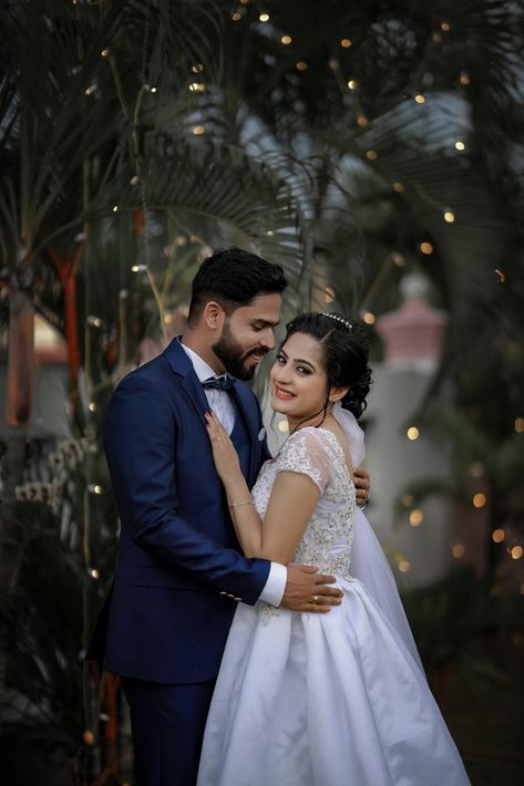 Anniversary Photo Shoot Poses, Ringceremony Couple Dress, Christian Wedding Stills, Cristin Wedding Pose, Ingejment Couple Pic, Couple Photoshoot Poses Indian Wedding, Christian Wedding Couple Poses, Christian Wedding Poses, Ring Ceremony Photography