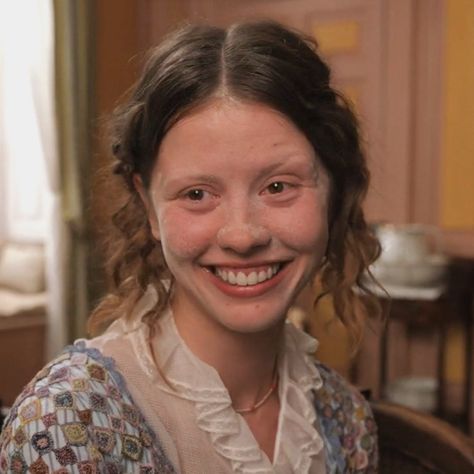 Harriet Smith Aesthetic, Harriet Smith Emma 2020, Mia Goth Icons, Emma Costumes, Harriet Smith, Pearl Coquette, Andrea Riseborough, Emma. 2020, Mia Goth