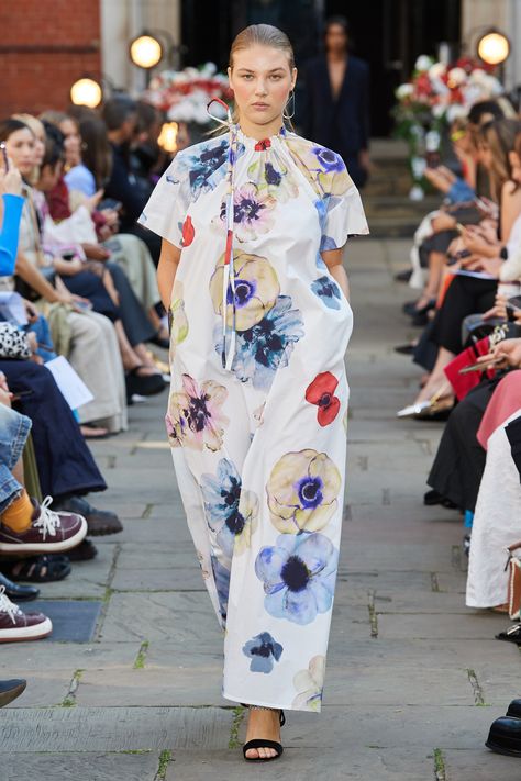 Tropical Prints Pattern, Eudon Choi, Floral Trends, Style Inspiration Spring, Copenhagen Fashion Week, Runway Dresses, Floral Fashion, Print Trends, Trend Forecasting