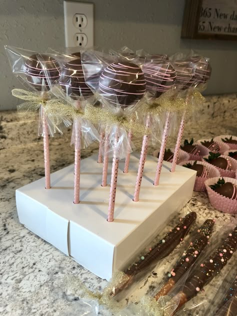 Cake Selling Ideas Bake Sale, Bake Sale Themes Ideas, Cake Pops To Sell, Selling Cake Pops, Baking Selling Ideas, Bakery Small Business, Cake Pops Packaging, Bake Sale Aesthetic, Fancy Cake Pops