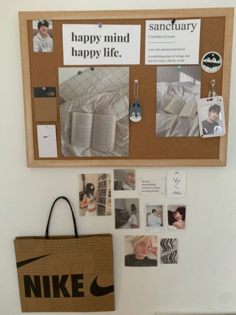 Bulletin Board Aesthetic, Aesthetic Bulletin Board Ideas, Cork Board Aesthetic, Pinboard Ideas Aesthetic, Kpop Wall Decor, Cork Board Ideas For Bedroom, Pinboard Ideas, Kpop Wall, Board Aesthetic