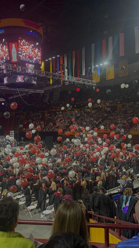 Red, black, silver, graduation ceremony, graduation ballons, graduation cap, graduation gown, highschool aesthetic, grad party, class of 2023, grad party inspo Graduation Ceremony Aesthetic, Class Of 2024 Aesthetic, High School Graduation Aesthetic, Aesthetic Grad Party, Graduation Party Aesthetic, Grad Party Inspo, 2023 Grad Party, Highschool Graduation, Senior Szn