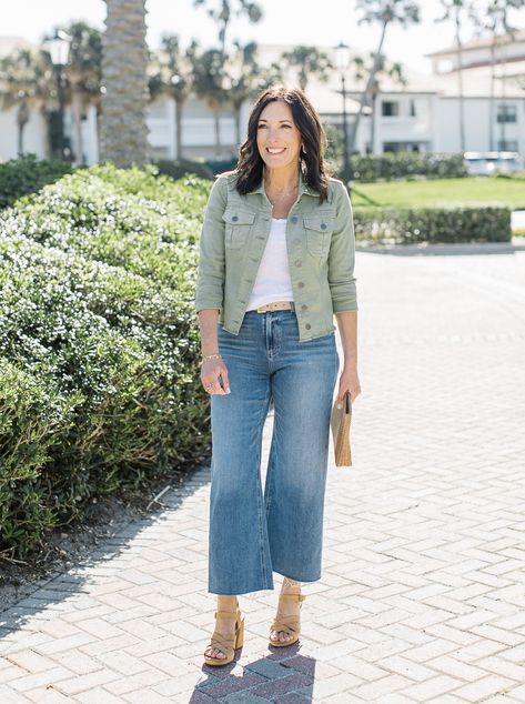 Styling Wide Leg Jeans, Structured Jacket, Fashion For Women Over 40, Clothing Trends, Denim Trends, Lovely Clothes, Fashion Tips For Women, Spring Trends, Spring Wardrobe