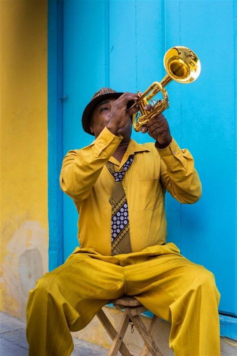 Cuba Island, Street Musicians, Street Musician, Caribbean Culture, Vinales, Do's And Don'ts, Havana Cuba, American Cars, Tropical Island