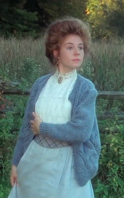 Anne Of Green Gables Aesthetic Clothes, Anne Of Green Gables Hair, 1800s Clothes, Anne Of Green Gables 1985, Grunge Y2k Aesthetic, Edwardian Gowns, Anne Of Avonlea, Pretty Costume, Nostalgic Aesthetic