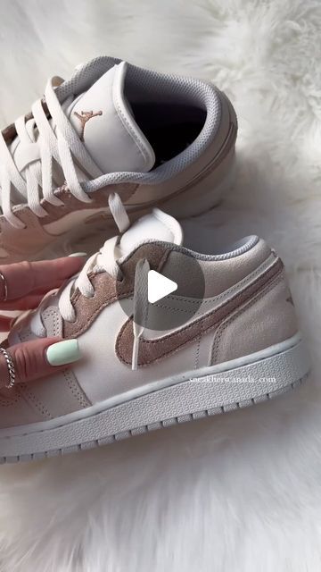 SneakHers™ Canada ❀ Female Focused on Instagram: "these sneakers are a vibe 🥹🍄‍🟫🌸 details below!  Jordan 1 Low Archeo Brown now available ✨SHOES & ANKLETS AVAILABLE ON OUR SITE 🪐 In our neutral sneaker era!! the cutest neutral earthy shoe for all seasons 🍂🪩✨ A must have neutral sneaker for your collection ..we’ve been loving all the browns & neutrals! Now shipping to USA, Canada, UAE & Australia, NZ and parts of Europe • LINK IN BIO 🤎🤎🤎  #sneakers #dunklow #neutraldunks #unboxing #dunks #sneakerunboxing #neutrals #trend #fashionaesthetic #sneakersforher #sneakergirl #sneakerinspo #goldanklet #perfectshoes #neutralshoes #falloutfits #sneakeroutfits #brownsneakers #neutralstyle #prettysneakers #shoestyle #sneakertrends #sneakergirl #shoesforwomen #sneakerstyle #kotd #outfitinspo #e Pretty Sneakers, Neutral Shoes, Gold Anklet, Trending Sneakers, Brown Sneakers, Jordan 1 Low, Neutral Fashion, Sneakers Outfit, Girls Sneakers