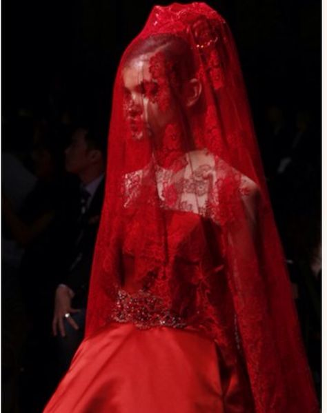 Red lace mantilla wedding veil Red Long Prom Dress, Dark Red Wedding, Veiled Beauty, Summer Wedding Guest Outfit, Wedding Guest Outfit Ideas, Spanish Outfits, Prom Dress Ball Gown, Red Veil, Lace Mantilla