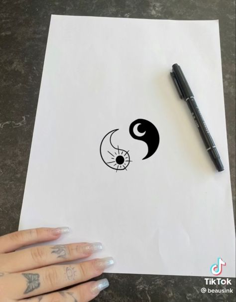 Bff Ying Yang Tattoo, Ying Yang Sister Tattoo, Yin Yang Matching Tattoo Best Friends, Yin Yang Designs Tattoo, Ying Yang Tattoo Sisters, Ying Yang Sibling Tattoo, Ying And Yang Matching Tattoos, Yen Yang Tattoo Ideas Men, Ying Yang Tattoo Siblings