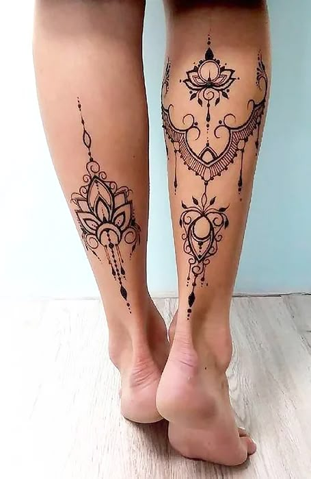 18 Beautiful Henna Tattoos for Women in 2021 - The Trend Spotter Tato Grunge, Tato Mandala, Henne Tattoo, Leg Henna, Tato Henna, Henna Body Art, Tattoo Henna, Inspired Tattoos, Tattoo Shirts