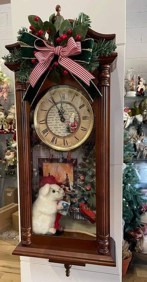 Clock Christmas Decoration, Decorating With Clocks, Christmas Fayre Ideas, Outdoor Christmas Decoration Ideas, Outdoor Decoration Ideas, Christmas Decorations Diy Crafts, Nutcracker Decor, Christmas Clock, Beachy Christmas