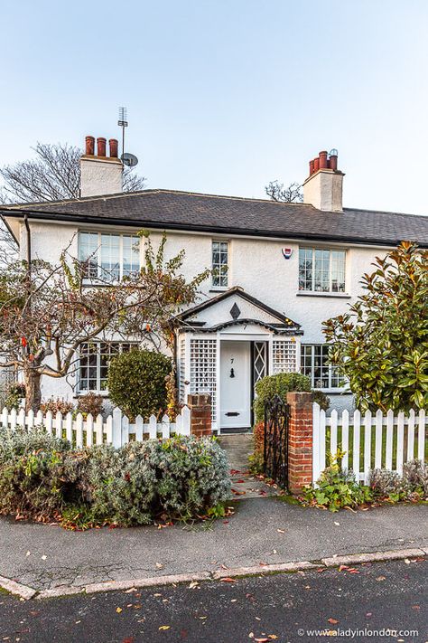 A pretty house in Dulwich, London. Click through for more pictures on the A Lady in London blog.   #dulwich #london #house English Houses London, Wall Frame Layout, Colorful Minimalist Bedroom, Frame Wall Layout, London Village, Houses Australia, House In England, Best Places In London, Board House