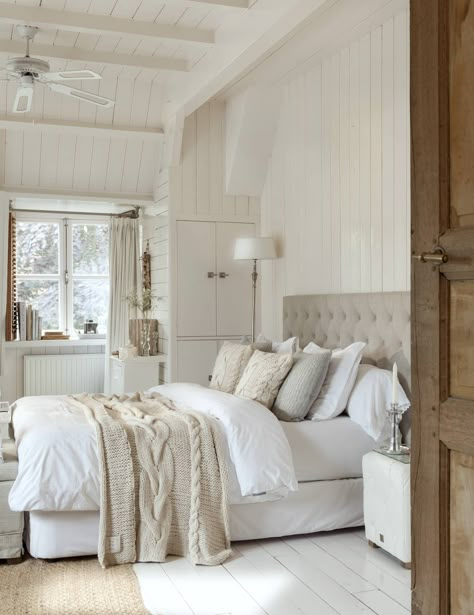 30 dormitorios de invierno: ideas decorativas para tu habitación Home Inside Design, Masculine Bedroom Decor, Small Space Interior Design, Minimal Bedroom, Deco Bedroom, Bedroom Layouts, Master Bedrooms Decor, Minimalist Bedroom, Bedroom Colors