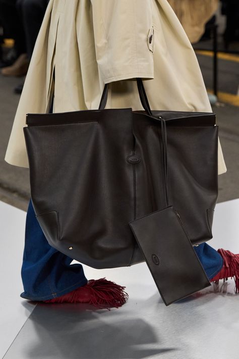 Tod’s Fall 2024 Ready-to-Wear https://www.vogue.com/fashion-shows/fall-2024-ready-to-wear/tod-s/slideshow/detail#43 Map Bag, Tods Bag, My Style Bags, Chloe Sevigny, Bags Aesthetic, Unique Bags, Vogue Runway, Small Handbags, Fall 2024