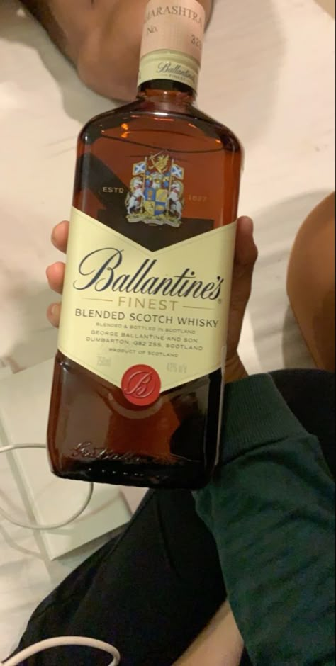 Ballentine Whisky Snapchat Story, Whisky Snapchat, Ballentine Whisky, Red Spots On Legs, Ballantines Whisky, Wallpaper Iphone Tumblr Grunge, Snapchat Party, Wine Pub, Weeknd Quotes