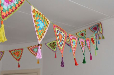 Crochet Ideas Decor, Crochet Banner, Crochet Wall Art, Crochet Bunting, Crochet Garland, Crochet Mandala Pattern, Ramadan Crafts, Crochet Decoration, Beaded Cross Stitch