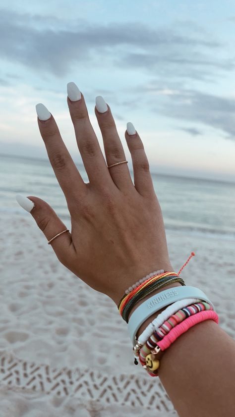 Pura Vida Bracelets Aesthetic, Sophia Vibes, Amazon Bracelets, Preppy Nails, Preppy Inspiration, Nail Bracelet, Coastal Granddaughter, Pura Vida Bracelets, Personal Aesthetic