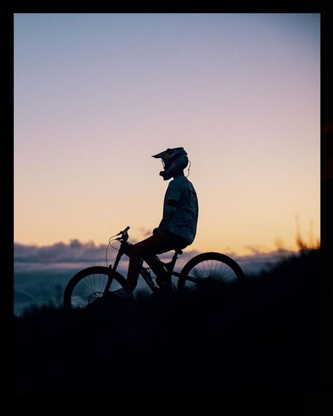 Bike Profile Picture, Riding Bikes, Mountain Bikes, Mtb Aesthetic, Mountain Bike Photoshoot, Bike Sunset, Bike Riding Photography, Mtb Photography Ideas, Mtb Cycle Wallpaper