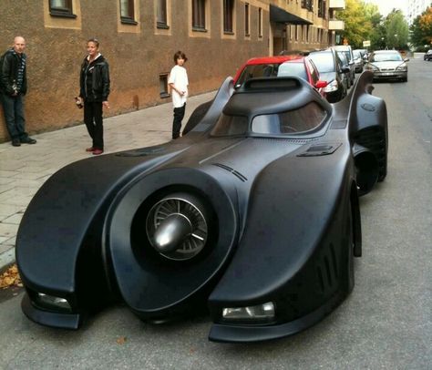 Batmobile. In real life!? Mobil Mustang, Batman Car, The Batmobile, Luxe Auto's, Tv Cars, Lamborghini Cars, Weird Cars, Sweet Cars, Cars Movie