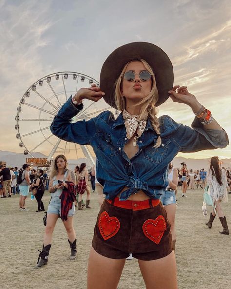 Sabina Gadecki Rich on Instagram: “Went location scouting at #Stagecoach and found this hidden gem that’s never been photographed before. Hope nobody else finds it. 🍻🇺🇸🐴…” Sabina Gadecki, Location Scouting, Country Concerts, Country Concert, Hidden Gem, Instagram Images, Sun, Concert, Photographer