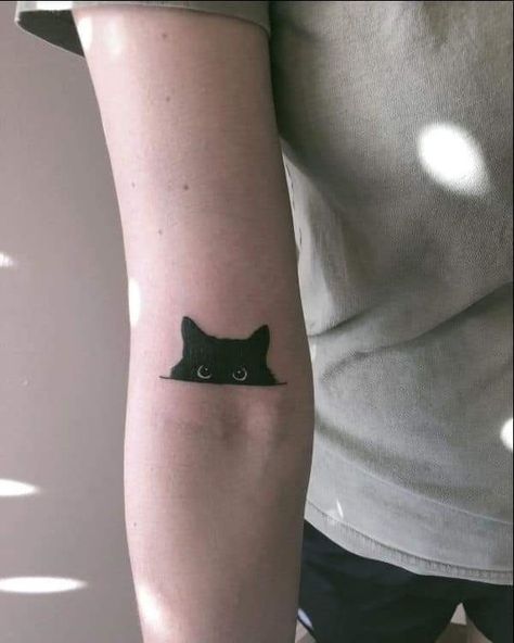 Minimalist Cat Tattoo, Cat Face Tattoos, Cat Outline Tattoo, Kitten Tattoo, Tiny Tats, Cat Tattoo Simple, Black Cat Tattoos, Sharpie Tattoos, Omerta Tattoo