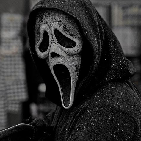 Aesthetic Horror, Scream Mask, Halloween Wallpaper Iphone Backgrounds, Ghostface Scream, Scary Movie Characters, Big Scary, Horror Movie Icons, Scream Movie, Face Icon