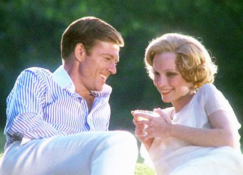 Robert Redford & Mia Farrow in "The Great Gatsby" Great Gatsby Men, Gatsby Man, Great Gatsby 1974, The Great Gatsby Movie, Gatsby Movie, Jay Gatsby, Mia Farrow, Robert Redford, American Literature